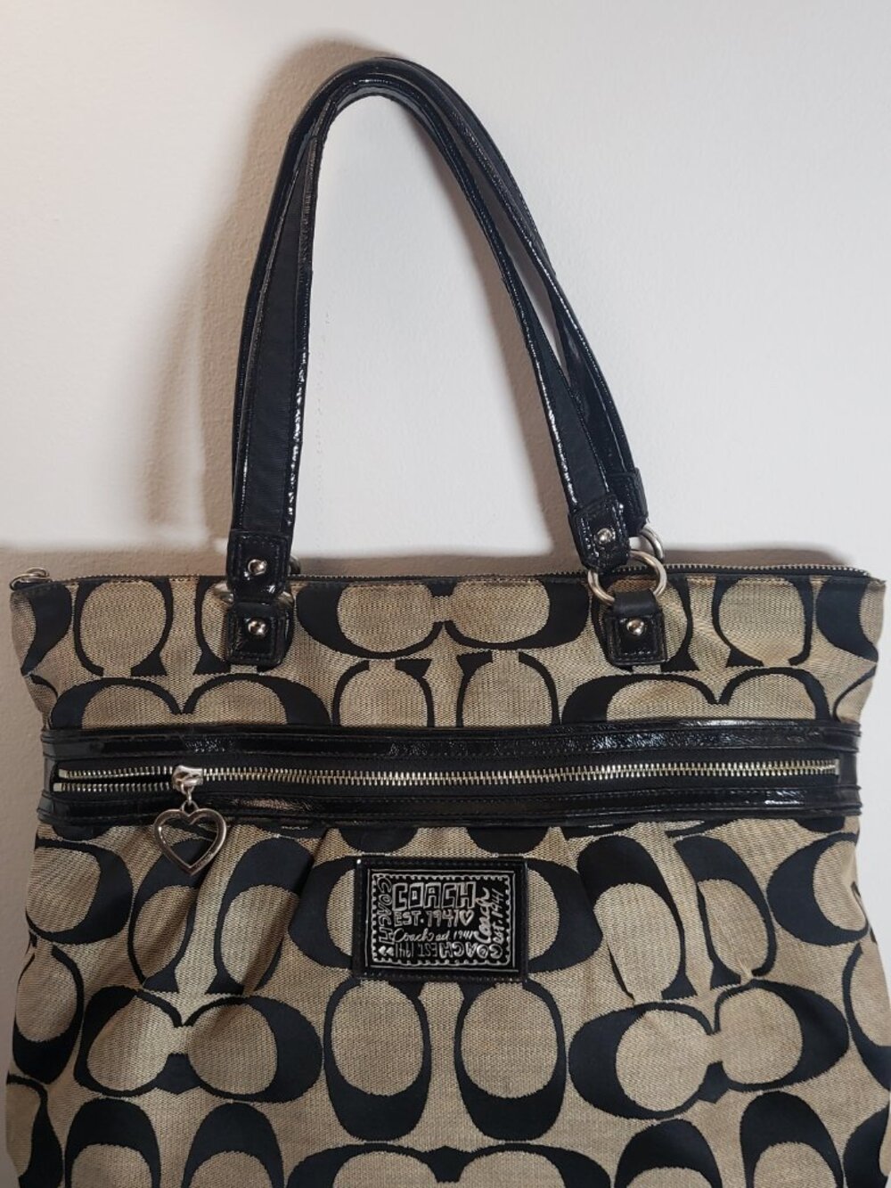 21. Coach Signature Logo Medium Tote Black/Beige Zip Top Patent Trim Pockets - Picture 4 of 12